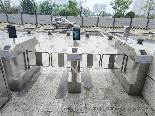 人臉識別+活體檢測：校園閘機的
