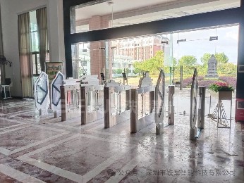 暴雨不懼、極寒無憂：鐵軍智能大學(xué)人行通道閘機的環(huán)境適應(yīng)性突破