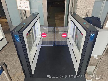 人行通道閘高端定制找哪家？深圳鐵軍智能領(lǐng)航專業(yè)賽道