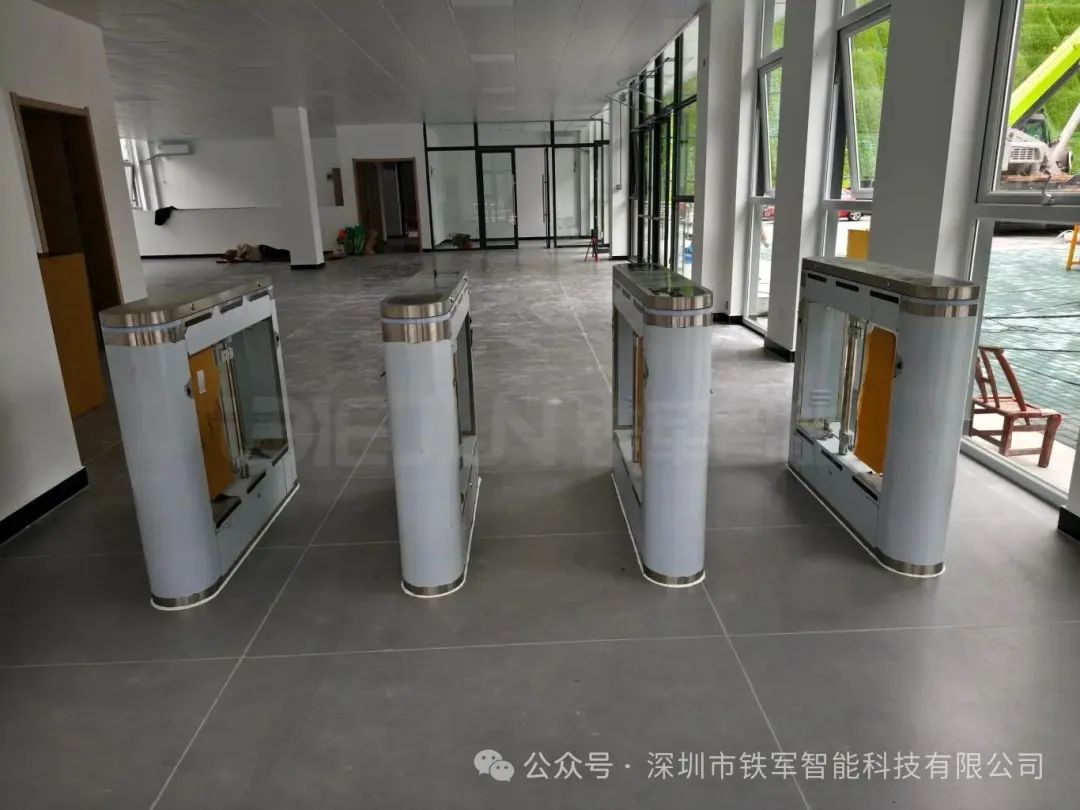 人行通道閘廠家質(zhì)量?jī)?yōu)選指南：深圳鐵軍智能的標(biāo)桿實(shí)力